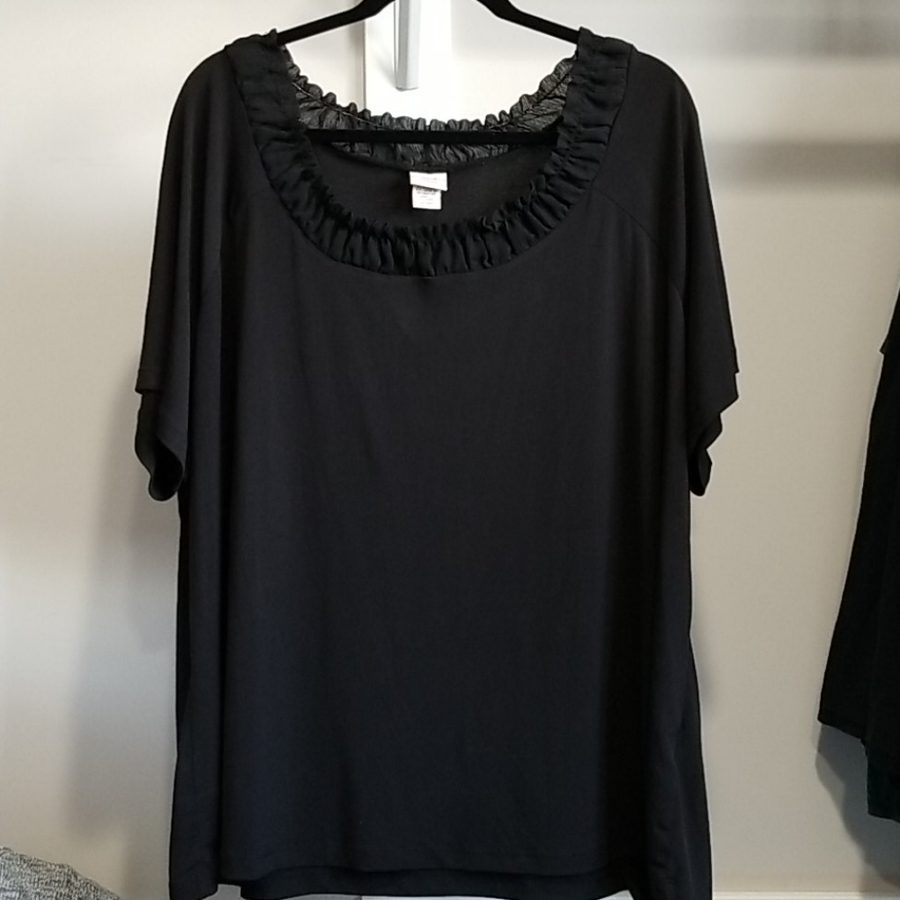 Black top. Short sleeve